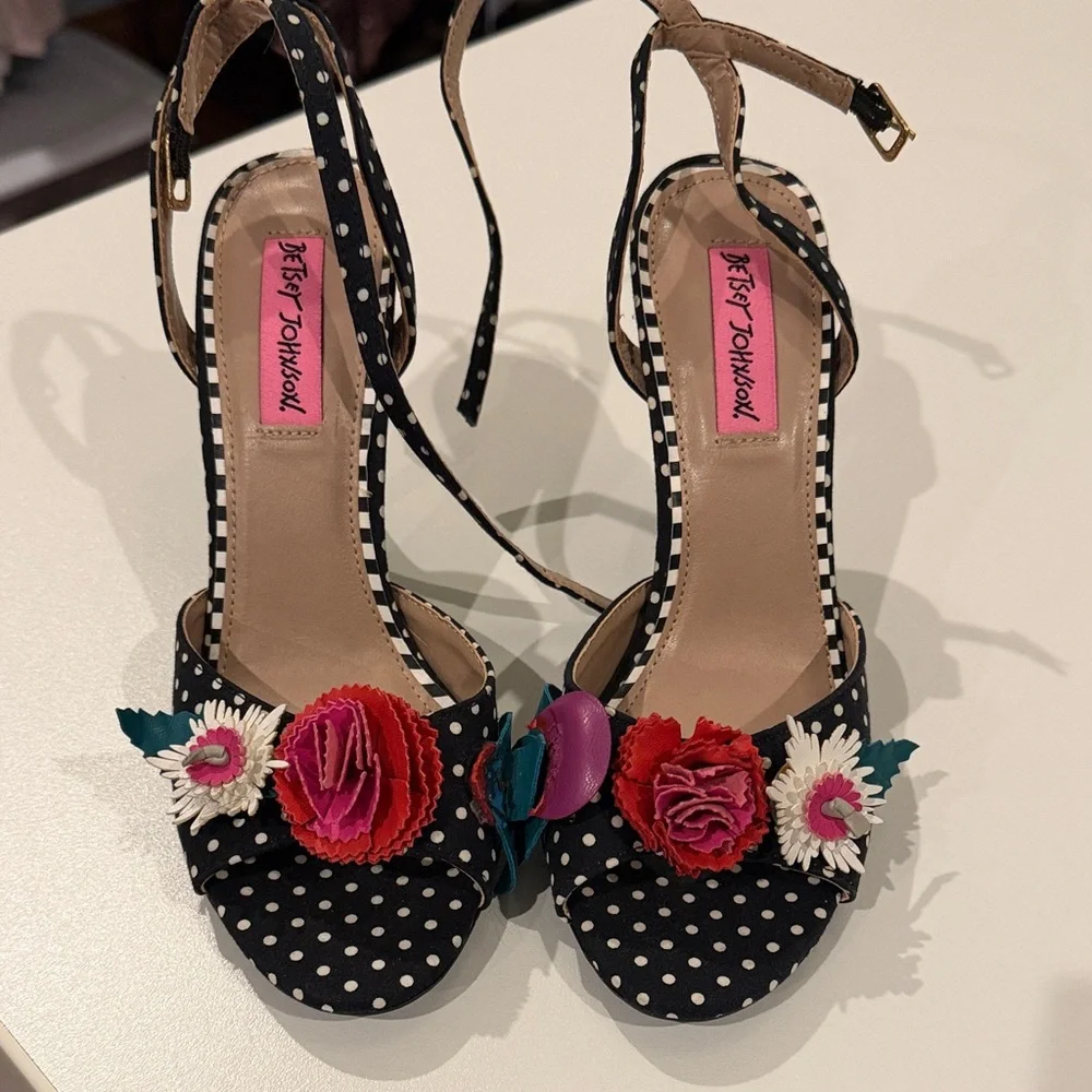 Betsey Johnson Black and White Polka Dot Heels with Floral Design - Picture 2 of 7